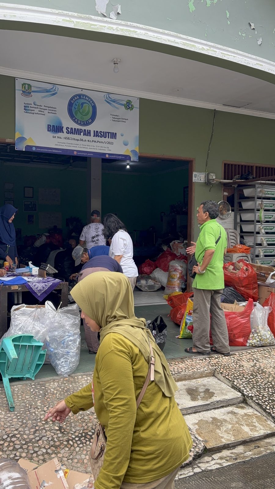 Waste sorting activity at the JASUTIM community waste bank